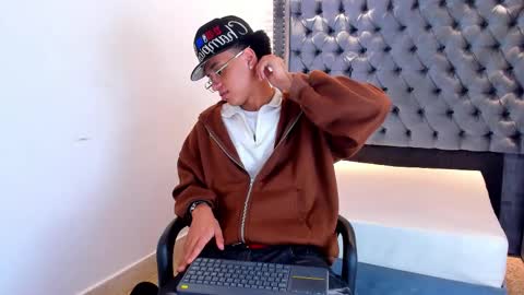 MARSHALL online show from March 25, 1:59 pm