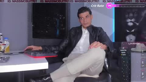 Snapshot of massimo_g chatting on October 25, 12:12 am I am Massimo online show from October 25, 12:12 am