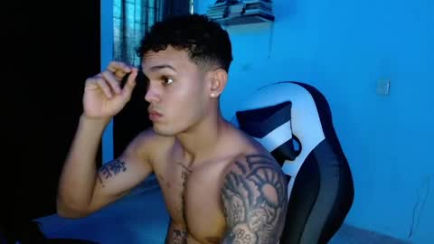 master_black777 online show from April 15, 9:59 pm