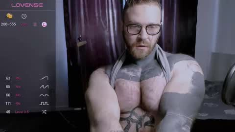 Snapshot of master_oil chatting on February 21, 6:40 am Huge Alex online show from February 21, 6:40 am