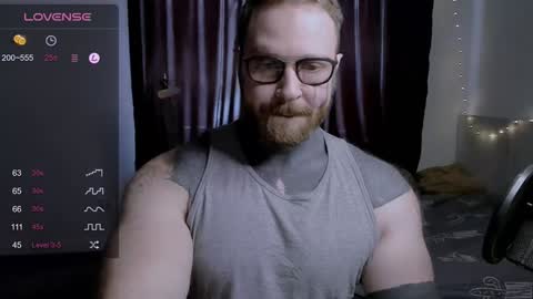 Snapshot of master_oil chatting on February 5, 9:04 am Huge Alex online show from February 5, 9:04 am