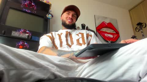Snapshot of master_steven_01 chatting on December 24, 9:33 pm steven  online show from December 24, 9:33 pm