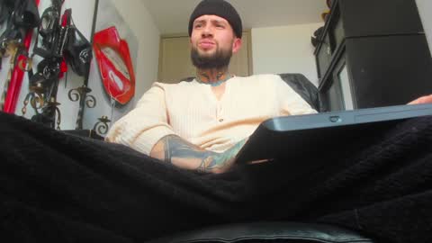 Snapshot of master_steven_01 chatting on December 29, 8:37 pm steven  online show from December 29, 8:37 pm