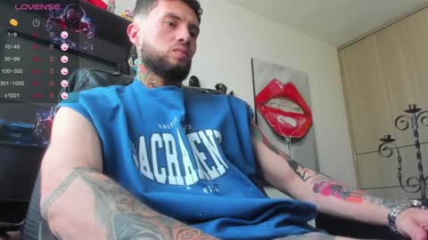 Snapshot of master_steven_01 chatting on December 18, 10:13 pm steven  online show from December 18, 10:13 pm