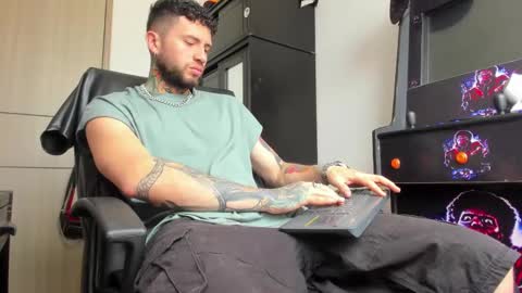 Snapshot of master_steven_01 chatting on February 28, 3:26 pm steven  online show from February 28, 3:26 pm