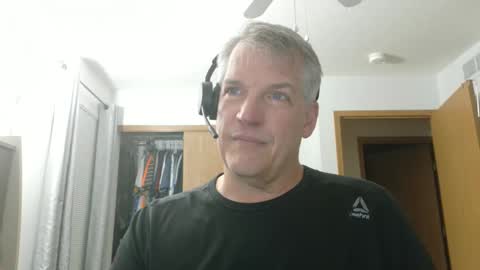 Snapshot of master_thorn chatting on September 19, 2:23 am Master Thorn online show from September 19, 2:23 am