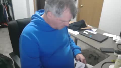 Snapshot of master_thorn chatting on January 3, 2:43 am Master Thorn online show from January 3, 2:43 am