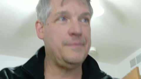 Snapshot of master_thorn chatting on March 11, 2:32 am Master Thorn online show from March 11, 2:32 am