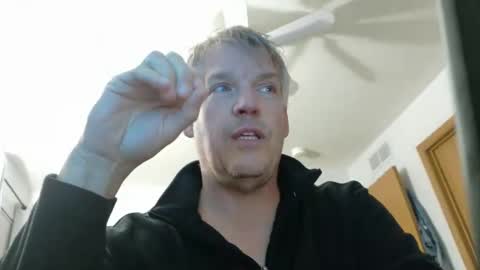 Snapshot of master_thorn chatting on October 17, 2:04 am Master Thorn online show from October 17, 2:04 am