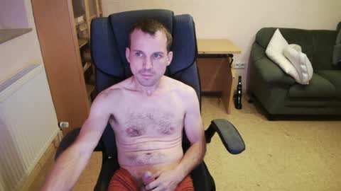 Snapshot of masterkno chatting on January 9, 11:13 pm Tom online show from January 9, 11:13 pm