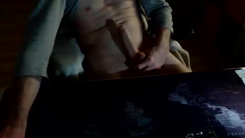 Snapshot of masturbatemindbreaker chatting on March 11, 10:20 pm MasturbateMindbreaker online show from March 11, 10:20 pm