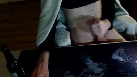 Snapshot of masturbatemindbreaker chatting on February 11, 9:56 pm MasturbateMindbreaker online show from February 11, 9:56 pm