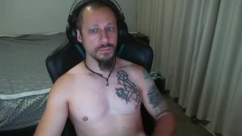 Snapshot of matchy666 chatting on December 19, 7:18 am Matchy online show from December 19, 7:18 am