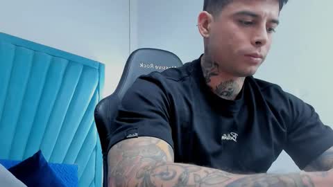 mateo_dilucajs1 online show from January 12, 9:19 pm