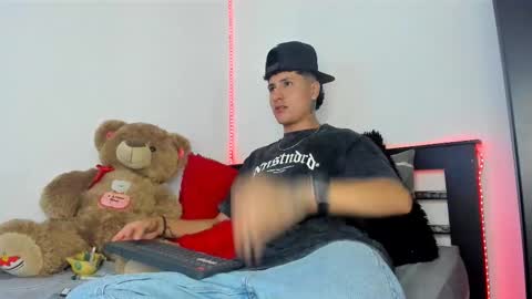 mateo_escobar online show from November 2, 1:21 am