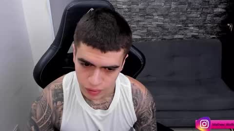 Mathew Independent model online show from December 13, 9:32 pm