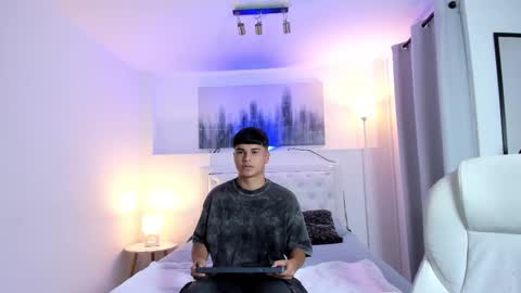 Mathew online show from March 11, 9:15 pm