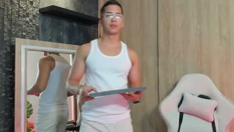 matias_strong1 online show from July 5, 12:45 pm