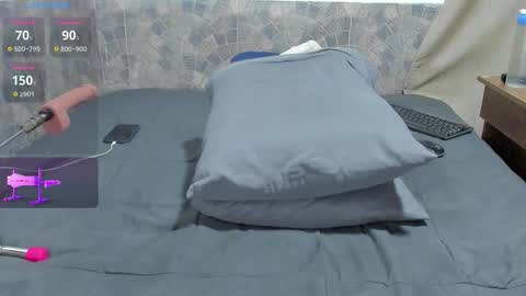 Matt Coom Independent model online show from December 14, 7:54 pm