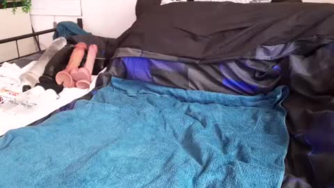 Snapshot of matten80 chatting on March 1, 9:18 am matten80 online show from March 1, 9:18 am