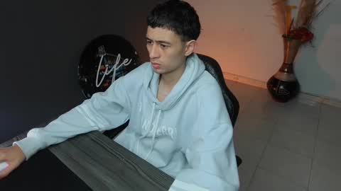 mattias     online show from December 17, 3:06 am