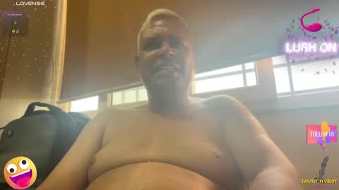 Snapshot of maturedman_44 chatting on October 25, 1:40 am DEV online show from October 25, 1:40 am