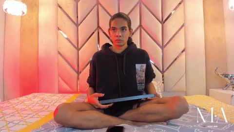 MAX online show from January 7, 3:22 am