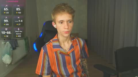Snapshot of max_gen chatting on December 16, 5:54 pm Max Gen with tats 24years  And Ethan without tats 20 years online show from December 16, 5:54 pm