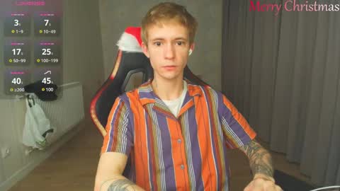 Snapshot of max_gen chatting on December 25, 11:31 pm Max Gen with tats 24years  And Ethan without tats 20 years online show from December 25, 11:31 pm