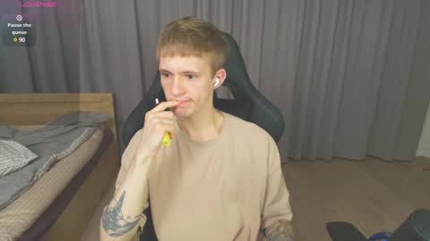Snapshot of max_gen chatting on February 10, 5:09 pm Max Gen with tats 24years  And Ethan without tats 20 years online show from February 10, 5:09 pm
