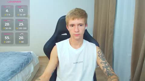 Snapshot of max_gen chatting on October 5, 1:20 am Max Gen with tats 24years  And Ethan without tats 20 years online show from October 5, 1:20 am