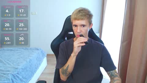 Snapshot of max_gen chatting on September 27, 11:41 am Max Gen with tats 24years  And Ethan without tats 20 years online show from September 27, 11:41 am