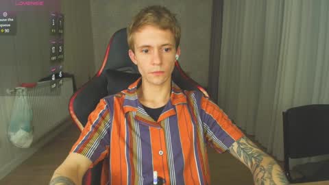 Snapshot of max_gen chatting on December 17, 7:59 pm Max Gen with tats 24years  And Ethan without tats 20 years online show from December 17, 7:59 pm