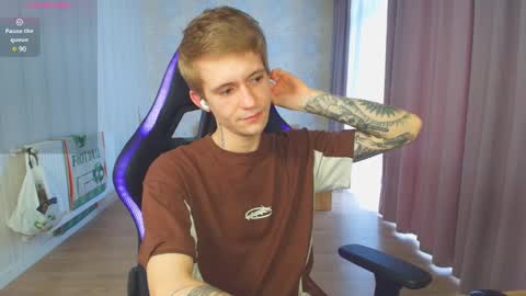 Snapshot of max_gen chatting on December 30, 12:09 pm Max Gen with tats 24years  And Ethan without tats 20 years online show from December 30, 12:09 pm