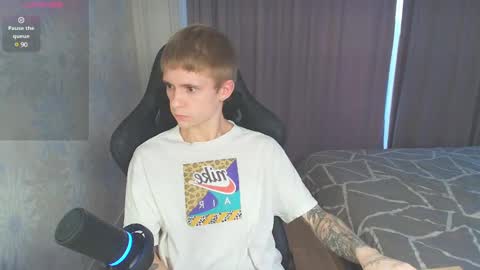 Snapshot of max_gen chatting on January 20, 1:53 pm Max Gen with tats 24years  And Ethan without tats 20 years online show from January 20, 1:53 pm
