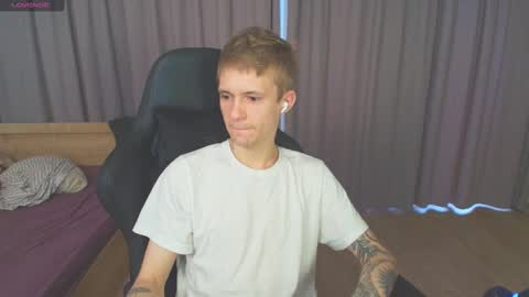 Snapshot of max_gen chatting on February 8, 1:44 pm Max Gen with tats 24years  And Ethan without tats 20 years online show from February 8, 1:44 pm
