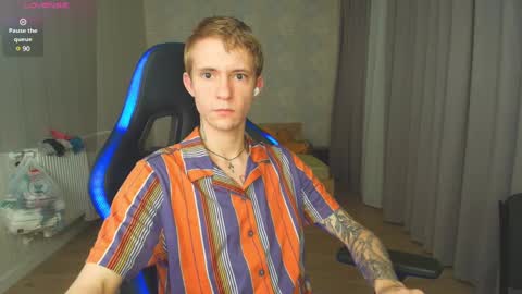 Snapshot of max_gen chatting on December 22, 11:31 pm Max Gen with tats 24years  And Ethan without tats 20 years online show from December 22, 11:31 pm