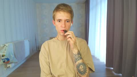 Snapshot of max_gen chatting on December 8, 6:11 am Max Gen with tats 24years  And Ethan without tats 20 years online show from December 8, 6:11 am