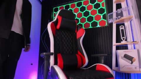 Max online show from April 7, 3:06 am