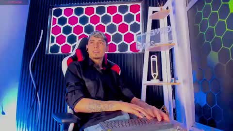 Max online show from March 15, 4:20 am