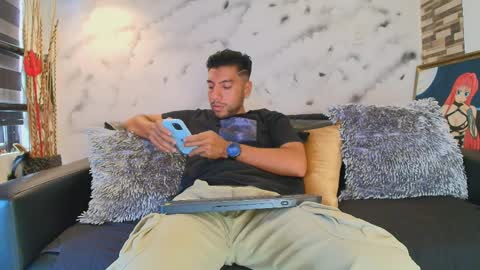 Max Hornye online show from April 11, 6:44 pm