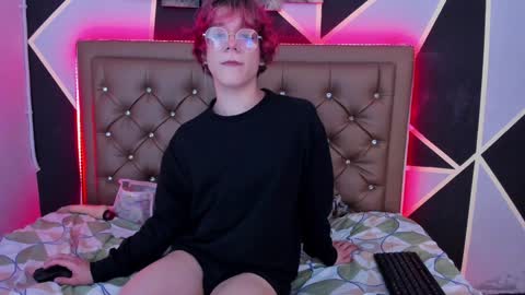 Snapshot of max_lover1 chatting on December 14, 3:58 pm Max lover1 online show from December 14, 3:58 pm