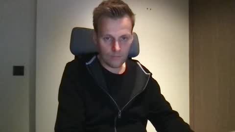 Max take off clothes online show from February 20, 6:35 pm