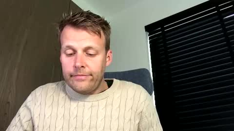 Max take off clothes online show from April 21, 7:47 am