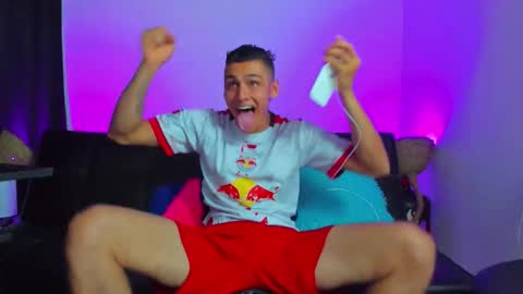 MAX     online show from December 1, 5:10 am