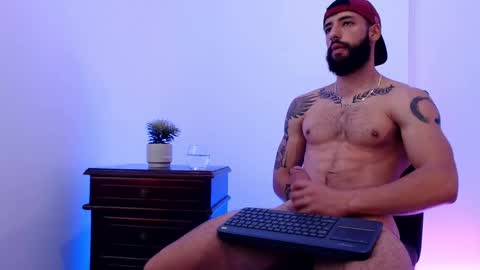 max_xl_ online show from February 19, 4:22 pm