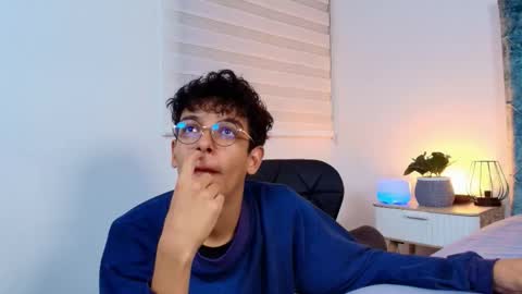 M A X F R O S T   online show from January 12, 7:51 pm