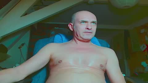 maxhardcore77 online show from December 5, 2:40 am