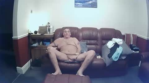 Snapshot of maxi_johnes chatting on October 24, 12:13 am MAX online show from October 24, 12:13 am