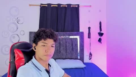 Maximiliano online show from November 15, 8:11 pm